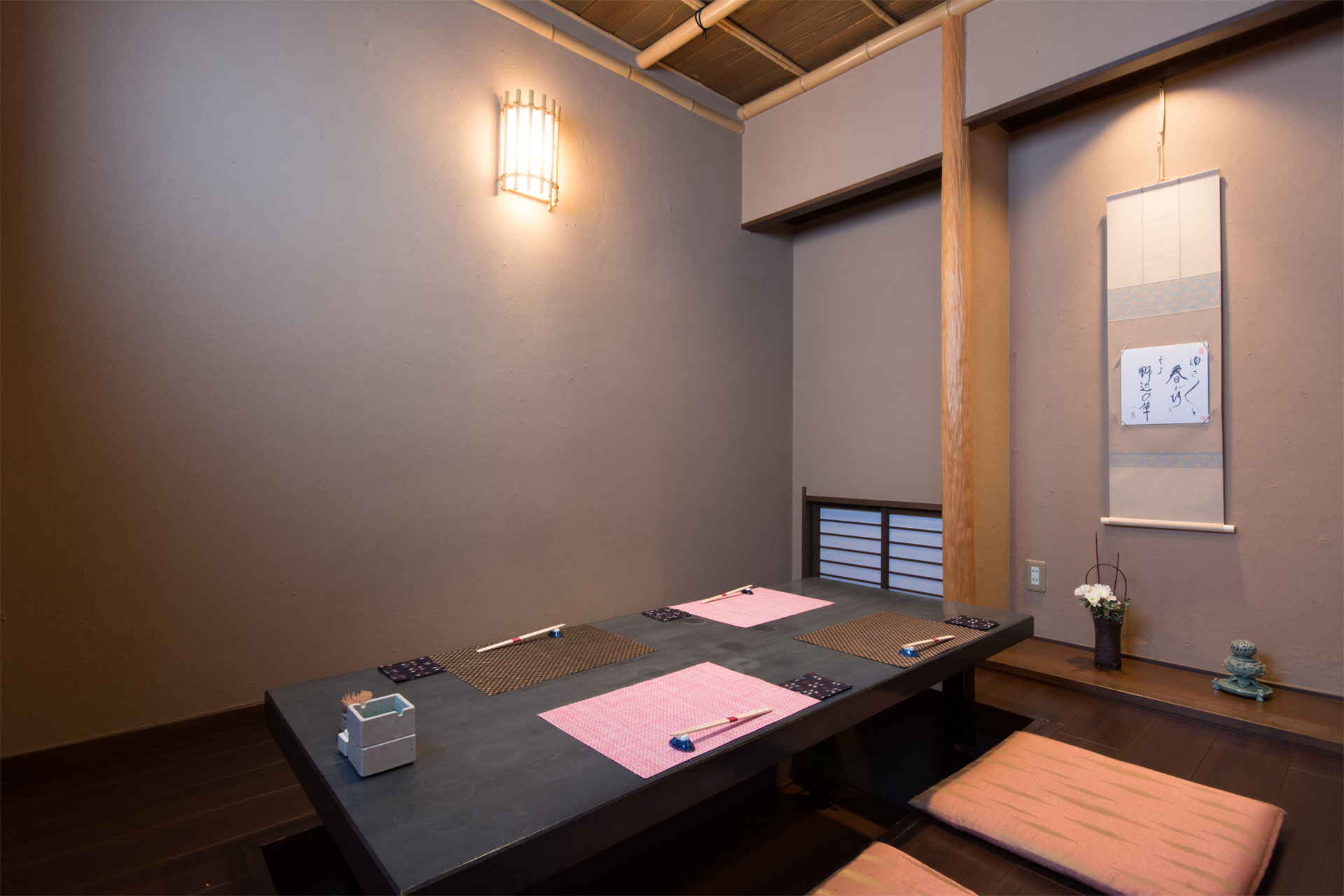 掘りごたつ式テーブル席の画像